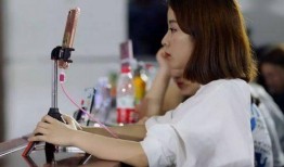 吃瓜女大学生网红视频,女大学生网红的吃瓜日常揭秘